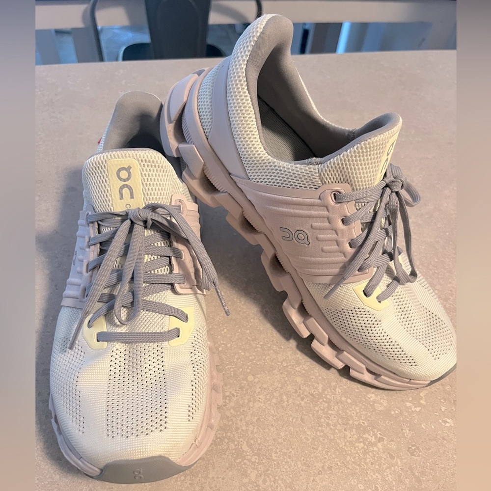 ON Cloud Swift 3D running shoes women’s size 9